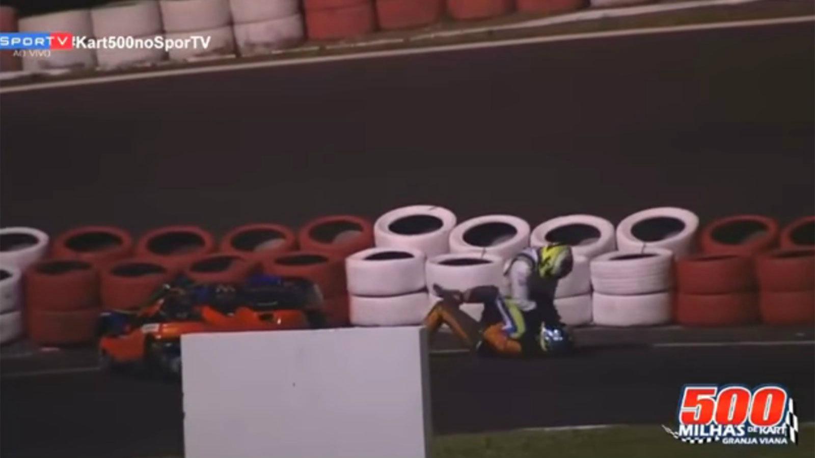 Με μπόλικο ξύλο είπαν να λύσουν τις διαφορές του δύο οδηγοί που συμμετείχαν σε αγώνα kart.