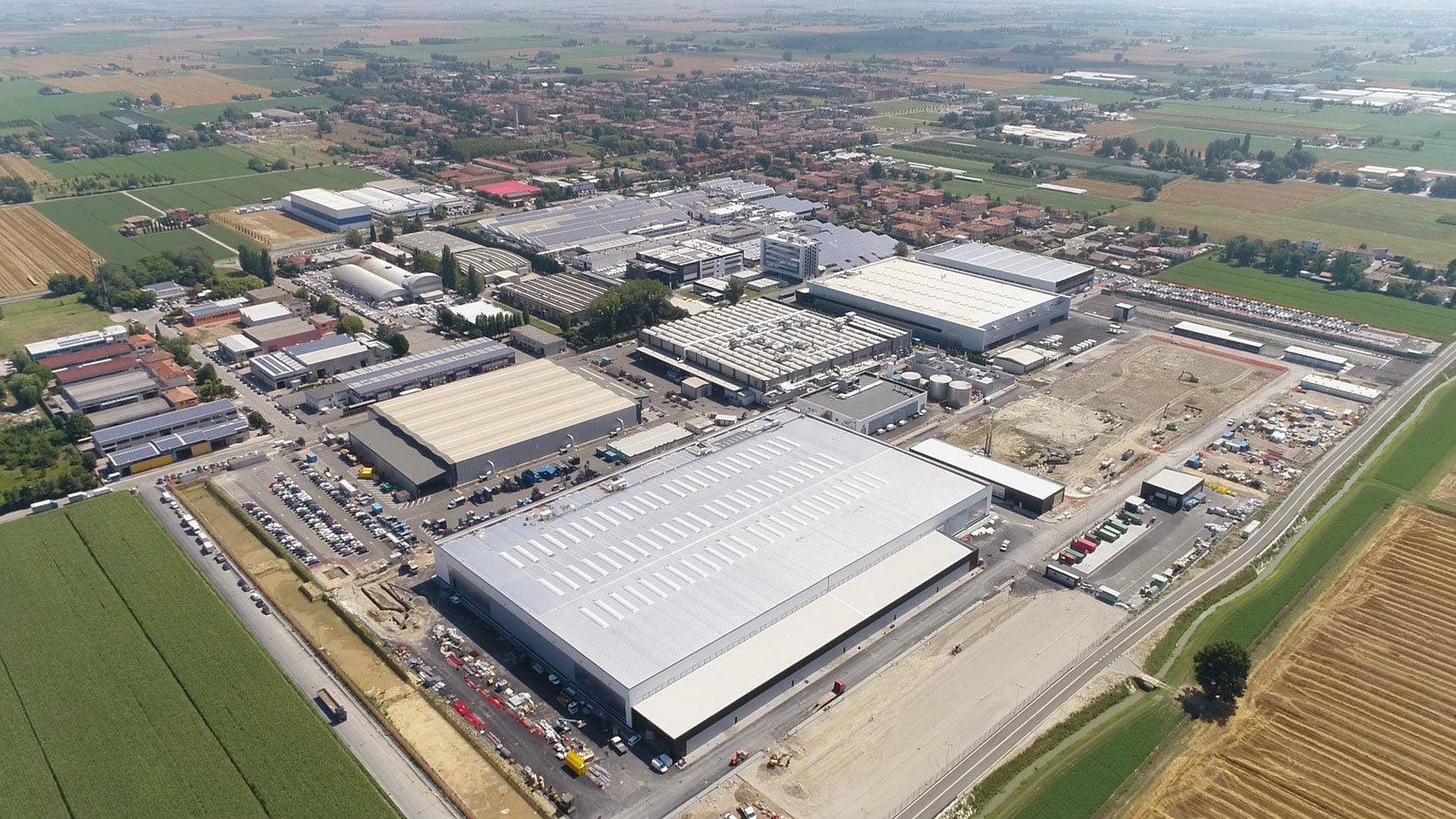 O χώρος του εργοστασίου της ιταλικής φίρμας στον οποίο θα λάβει χώρα και η παραγωγή του SUV της Lamborghini, διπλασιάστηκε από 80.000 σε 160.000 τετρα