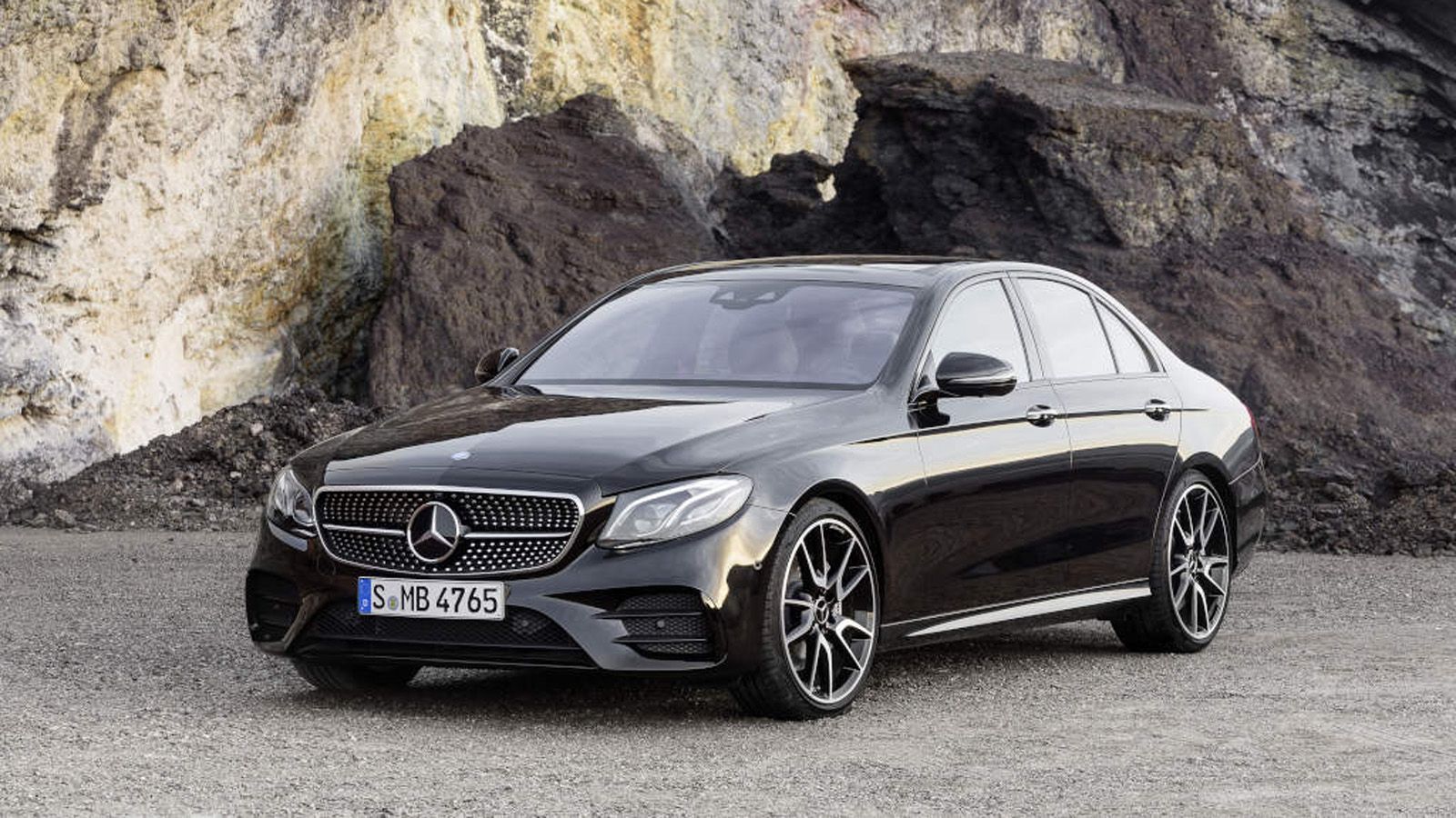 Η νέα Mercedes-AMG E43 4MATIC θα κάνει το ντεμπούτο της στην διεθνή έκθεση αυτοκινήτου της Νέας Υόρκης σε λίγες ημέρες, ενώ αναμένεται να βγει στην αγ