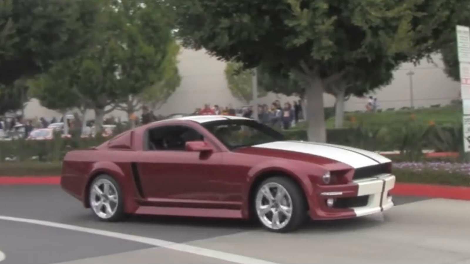 Έγιναν πολλές εργασίες στο σασί της Mustang ώστε να μπορέσει να εξοπλιστεί με τον κινητήρα της Lambo στο πίσω της μέρος.