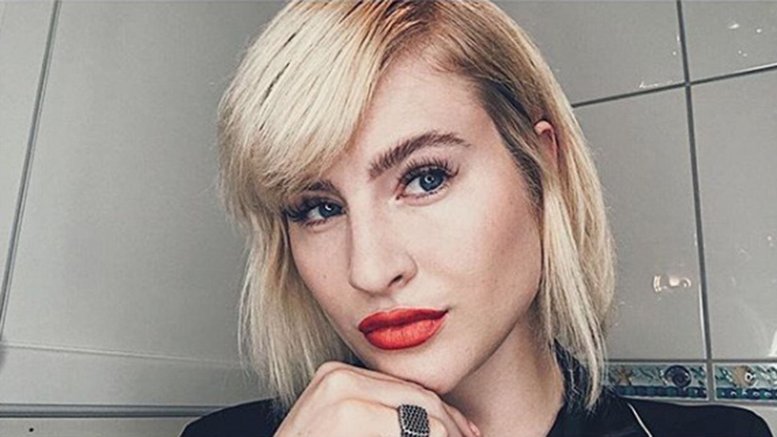 Η 22χρονη σταμάτησε για αλκοτέστ σε ένα μπλόκο της τροχαίας και όπως αποδείχθηκε είχε στο αίμα της 0,64 γραμμάρια αλκοόλ ανά λίτρο αίματος, δηλαδή τρε