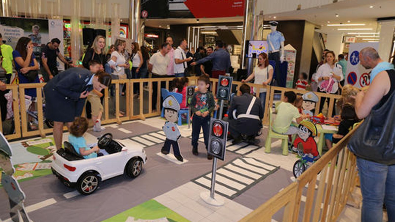 Τα εγκαίνια πραγματοποιήθηκαν στο Αρχαιολογικό Μουσείο Πατρών.