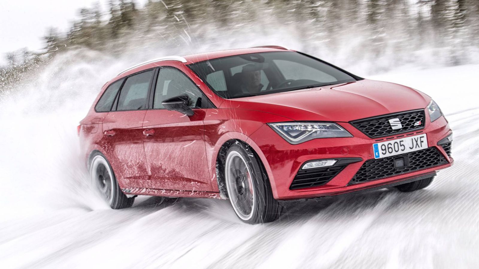 Ένα ακόμα ταχύτερο, τετρακίνητο, SEAT Leon ST CUPRA R φαίνεται πως θα λανσαριστεί του χρόνου, έχοντας απόδοση έως και 340 ίππων (στη φωτό το SEAT Leon
