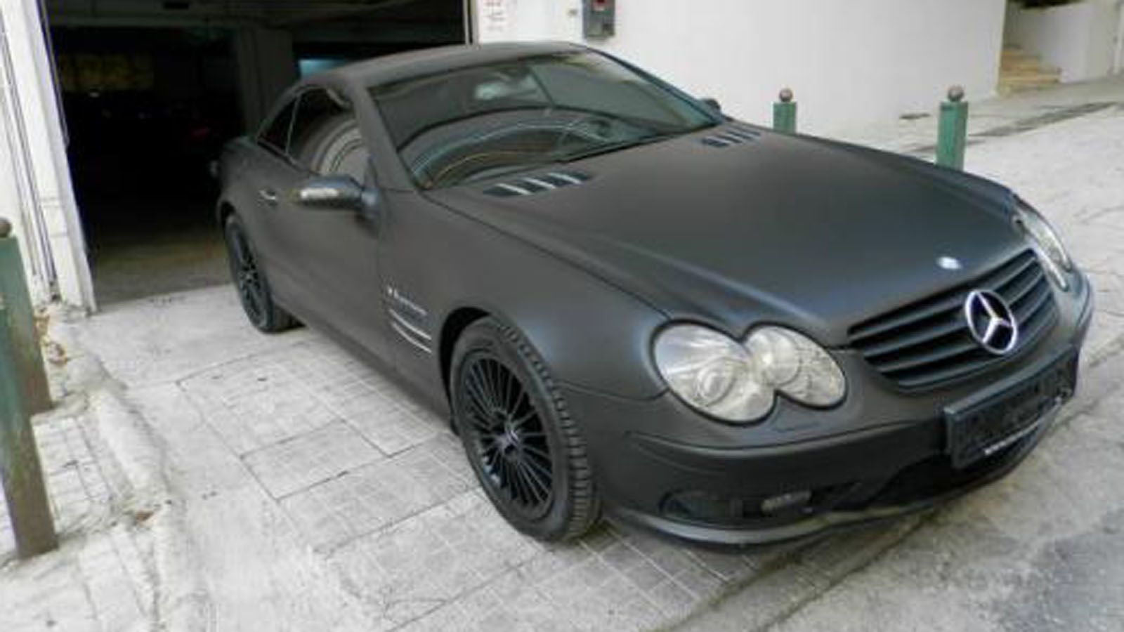 Μία πραγματικά άριστη και γνήσια Mercedes SL 55 AMG του 2006 με υπερπλούσιο εξοπλισμό. 