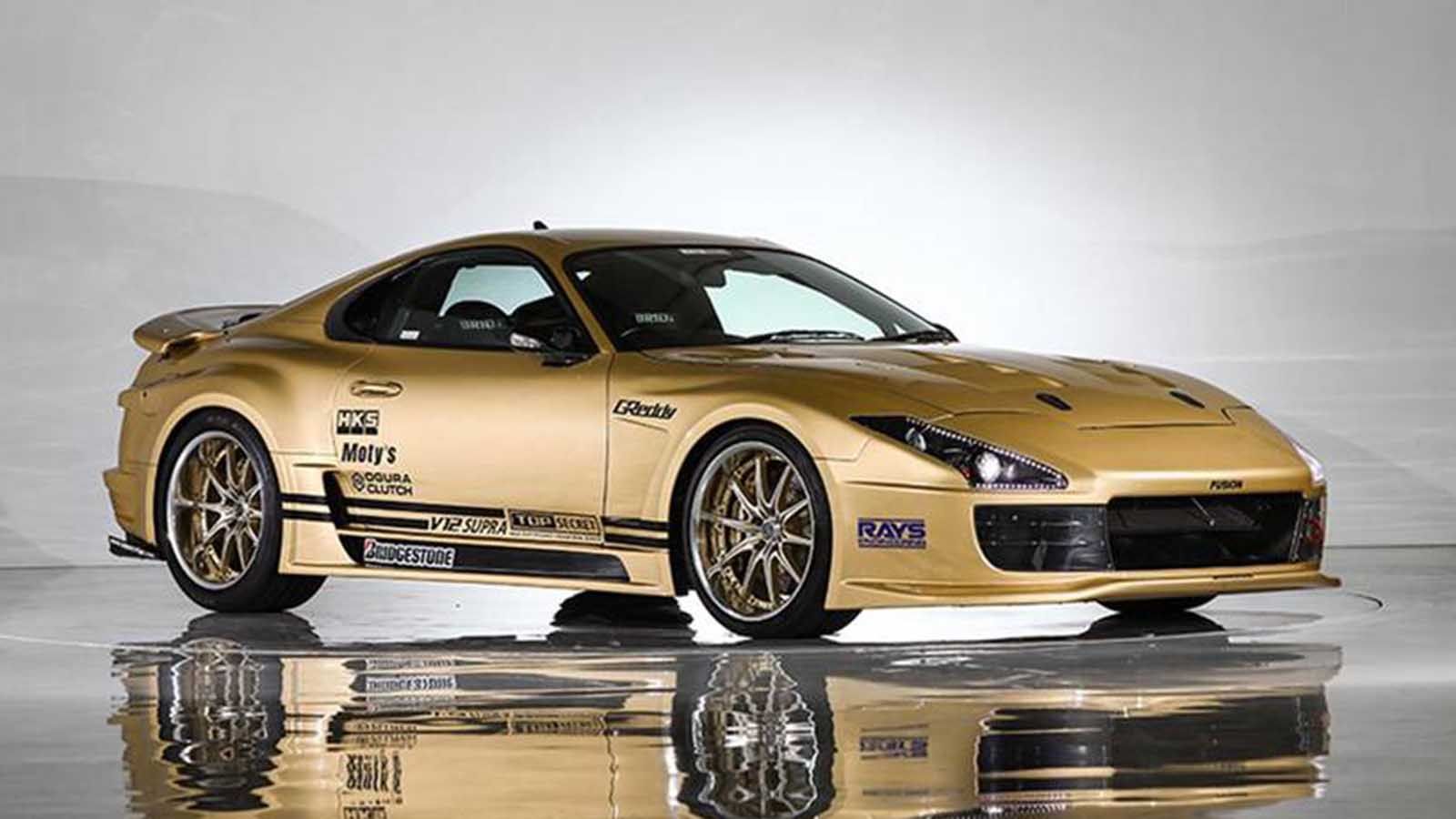 Κάτω από το καπό του βρίσκεται ένας 5,0 λτ. V12 κινητήρας από ένα Toyota Century.