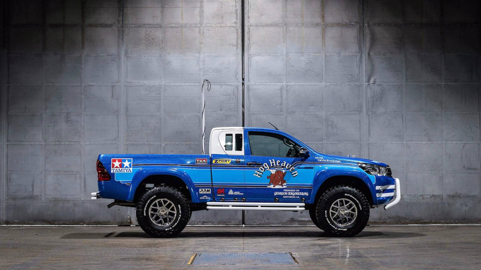 Ως βάση χρησιμοποιήθηκε το Hilux  Extra Cab, με την Arctic Trucks να προσαρμόζει πάνω του μία μετατροπή που ονομάζεται Arctic Trucks AT 35 