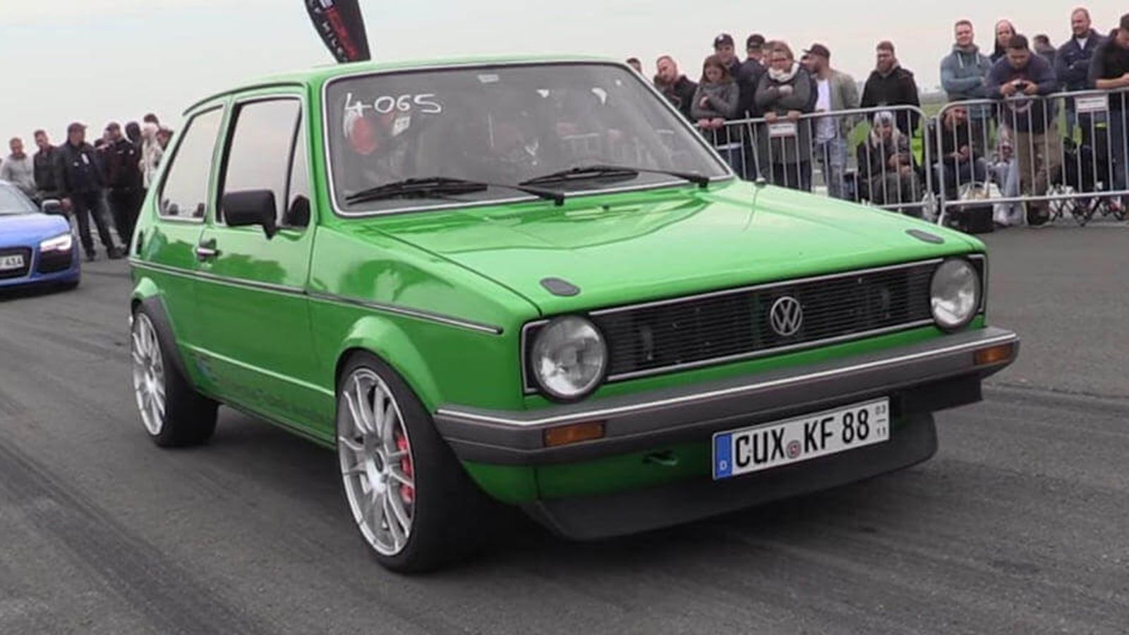 Εξωτερικά, το αυτοκίνητο βρίσκεται σε εξαιρετική κατάσταση.