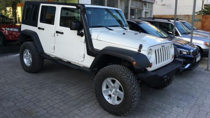 Δείτε αυτό το εξαιρετικό Jeep Wrangler το οποίο είναι το απόλυτο εκτός δρόμου όχημα.