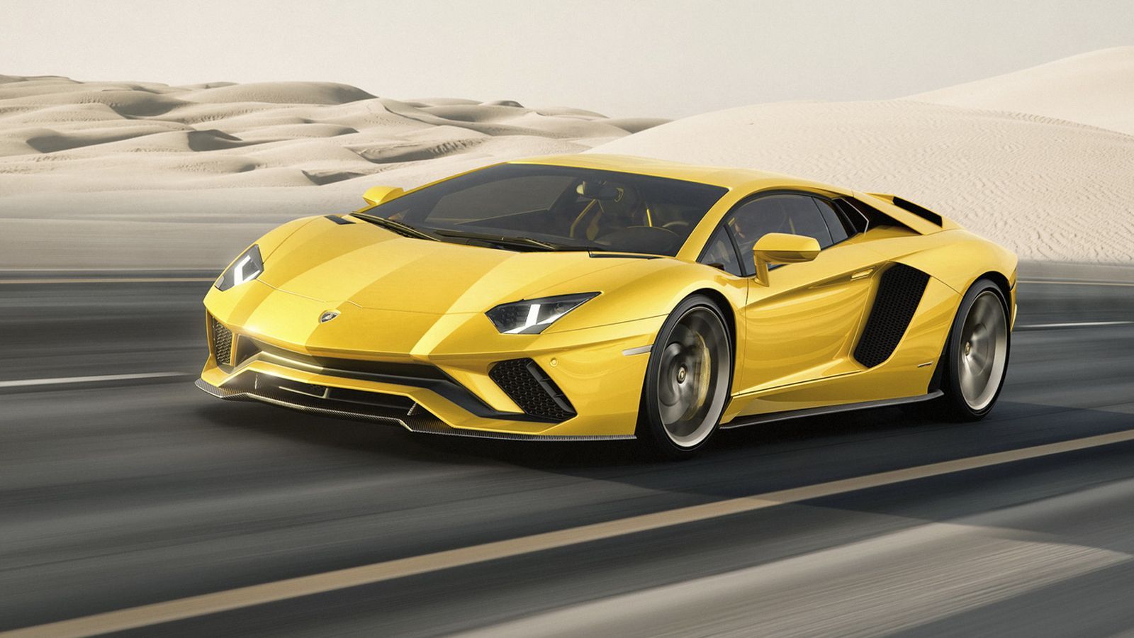 Αυτή είναι η νέα Lamborghini Aventador S η οποία αποδίδει 740 ίππους και είναι το πρώτο αυτοκίνητο της μάρκας με τετραδιεύθυνση.