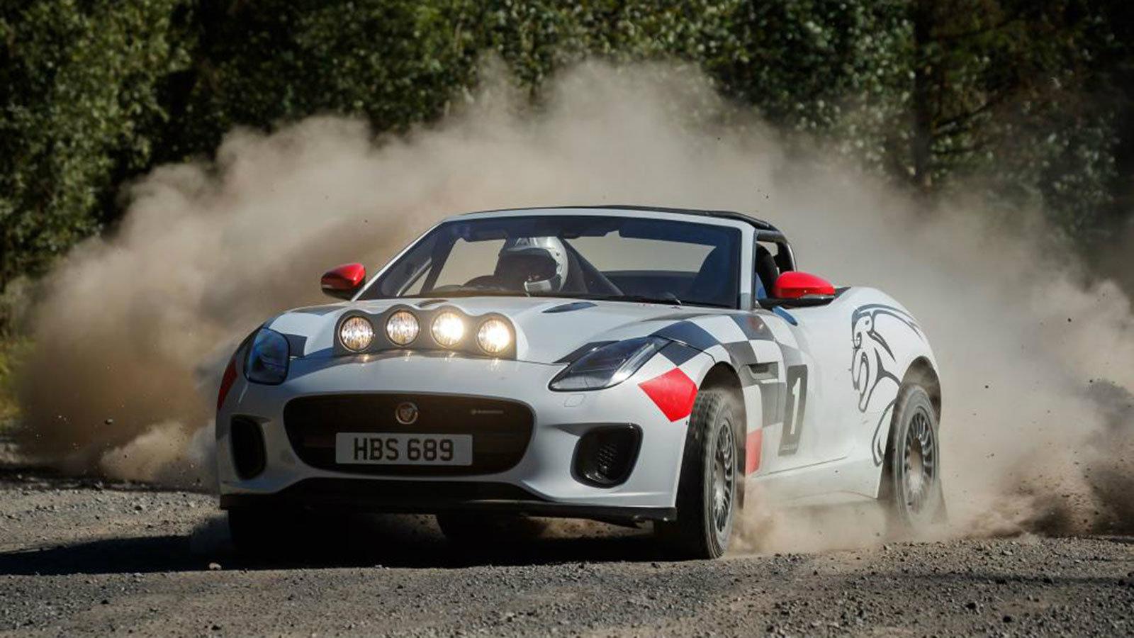 Ένα ζευγάρι Jaguar F-Type μετατράπηκαν σε αγωνιστικά αυτοκίνητα.