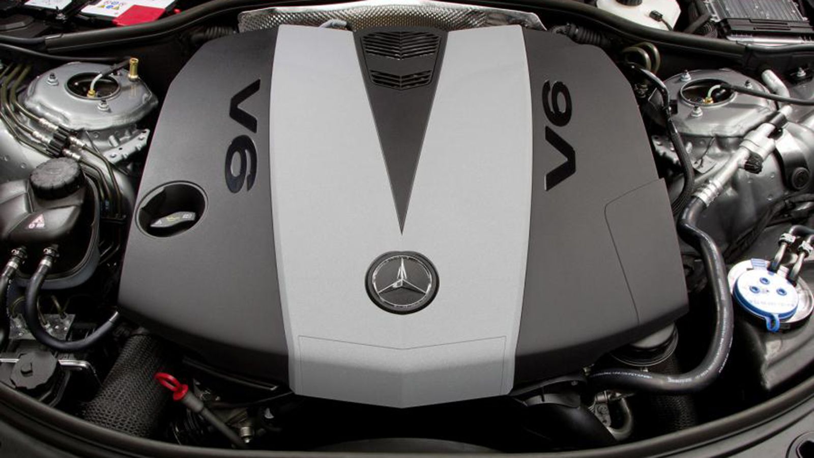 Φυσικά, η αντικατάσταση των V6 δεν θα γίνει εν μια νυκτί, με τις πληροφορίες να αναφέρουν ότι η Mercedes θα χρειαστεί όπως είναι λογικό κάποιο χρόνο.