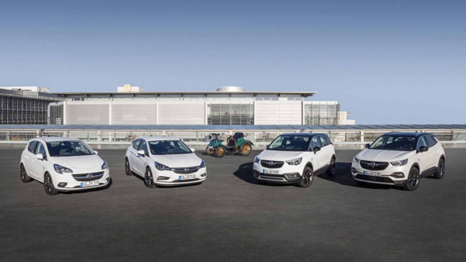 Τα μοντέλα της σειράς “120 Edition” είναι εντυπωσιακά, με ηλεκτρονικό κλιματισμό ECC, κομψές ζάντες αλουμινίου, στοιχεία χρωμίου, κατώφλια