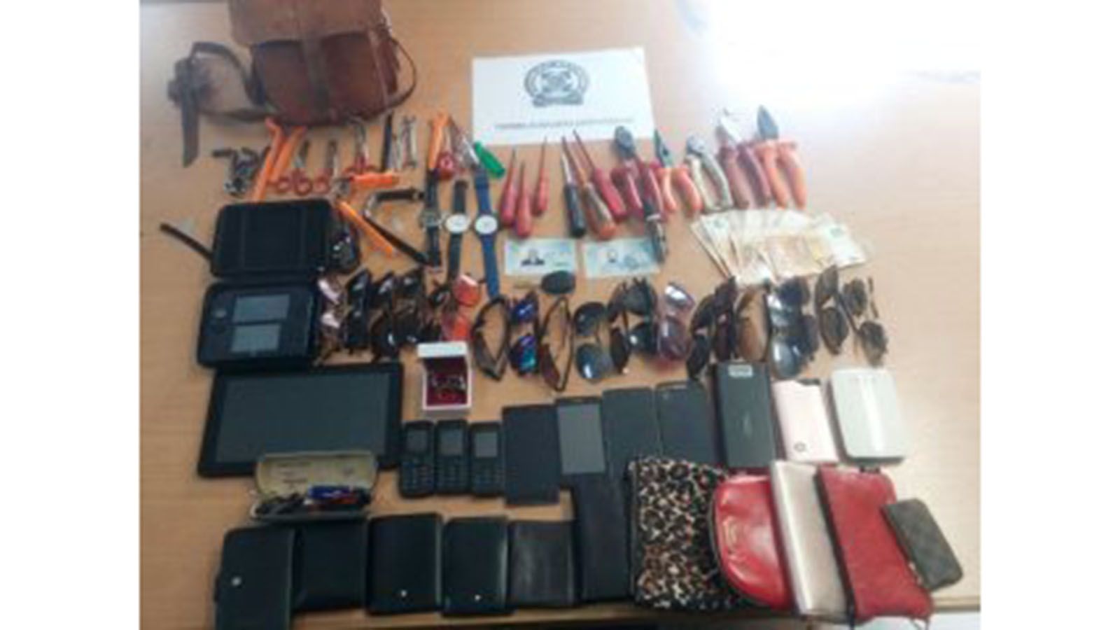 Οι πέντε συλληφθέντες οδηγήθηκαν στον κ. Εισαγγελέα Πλημμελειοδικών Αθηνών.