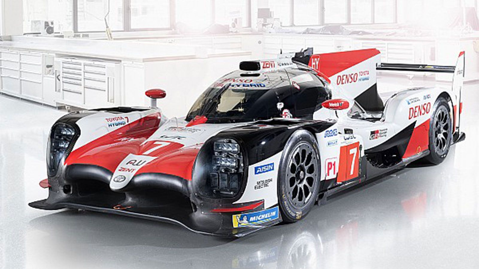 Την πρώτη επίσημη εικόνα του αγωνιστικού αυτοκίνητου με το οποίο θα συμμετάσχει στο World Endurance Championship (WEC), έδωσε στη δημοσιότητα η Toyota