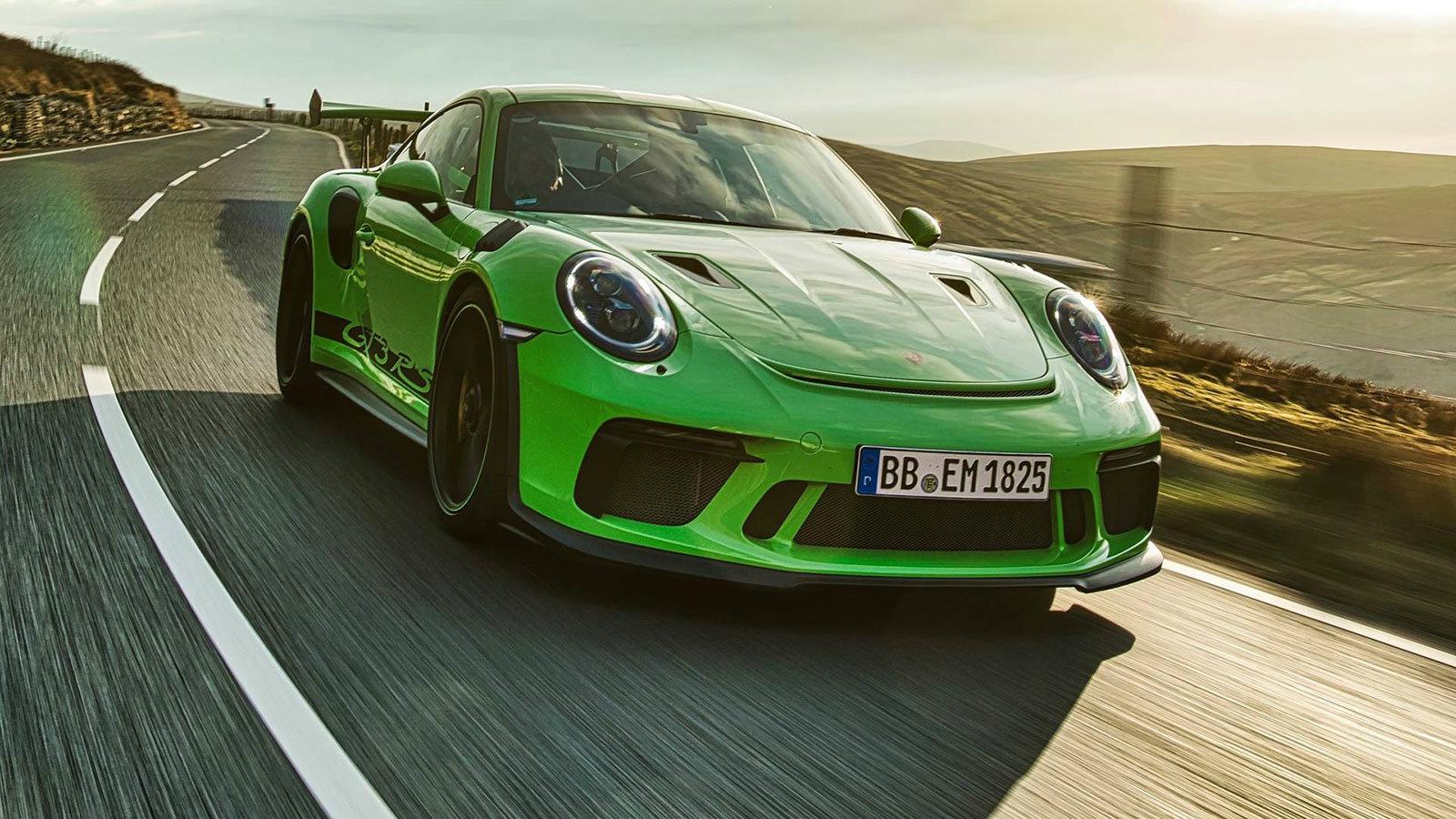 Με 2,5 εκατομμύρια δολάρια την... κοπάνησε πωλητής της Porsche στη Βόρεια Αμερική.