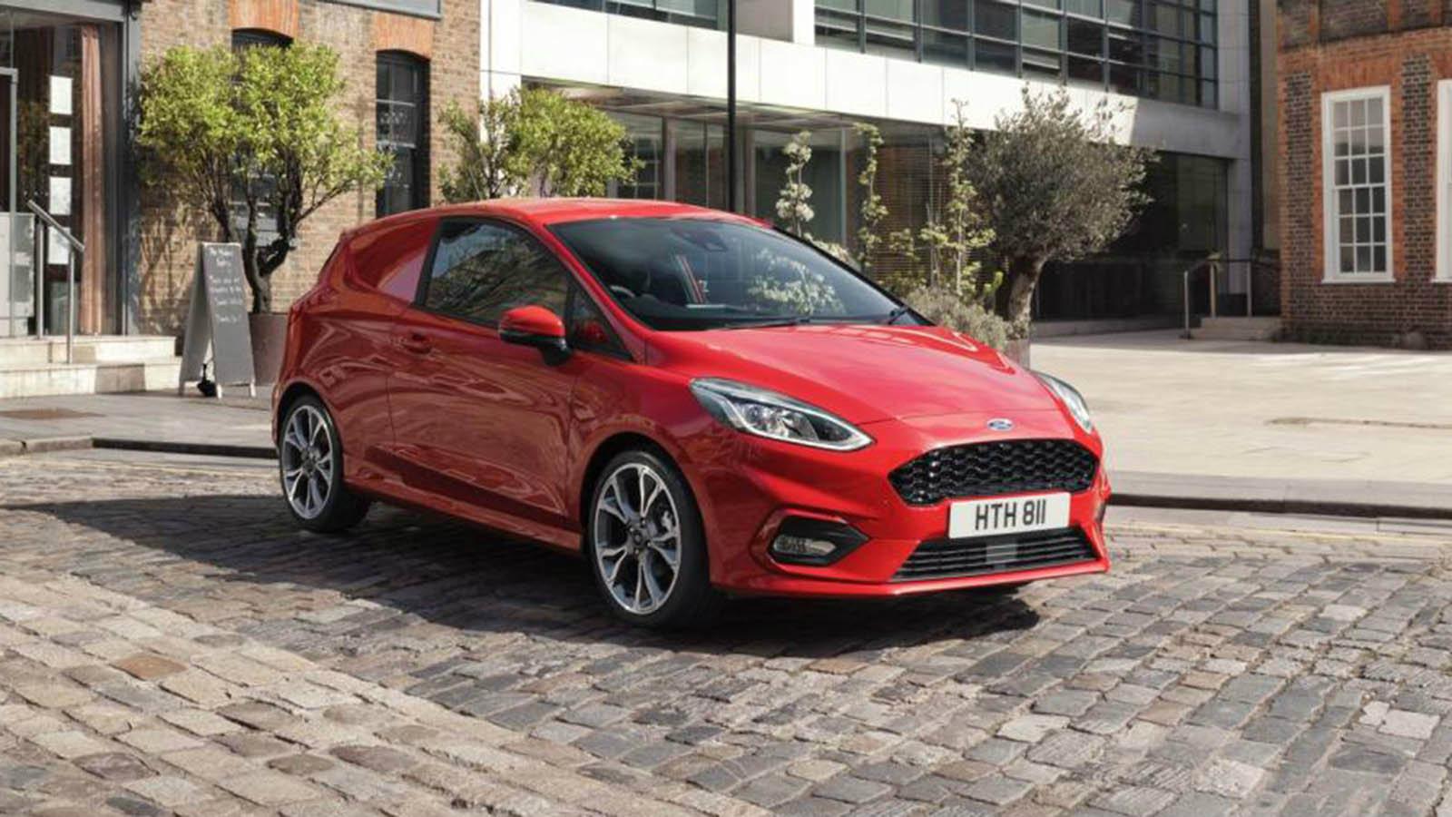 Το νέο μοντέλο αντλεί ισχύ από μία γκάμα αποδοτικών κινητήρων με δύο βενζινοκινητήρες – 3κύλινδρο 1.1L 85 ίππων και 1.0L EcoBoost 125 ίππων R