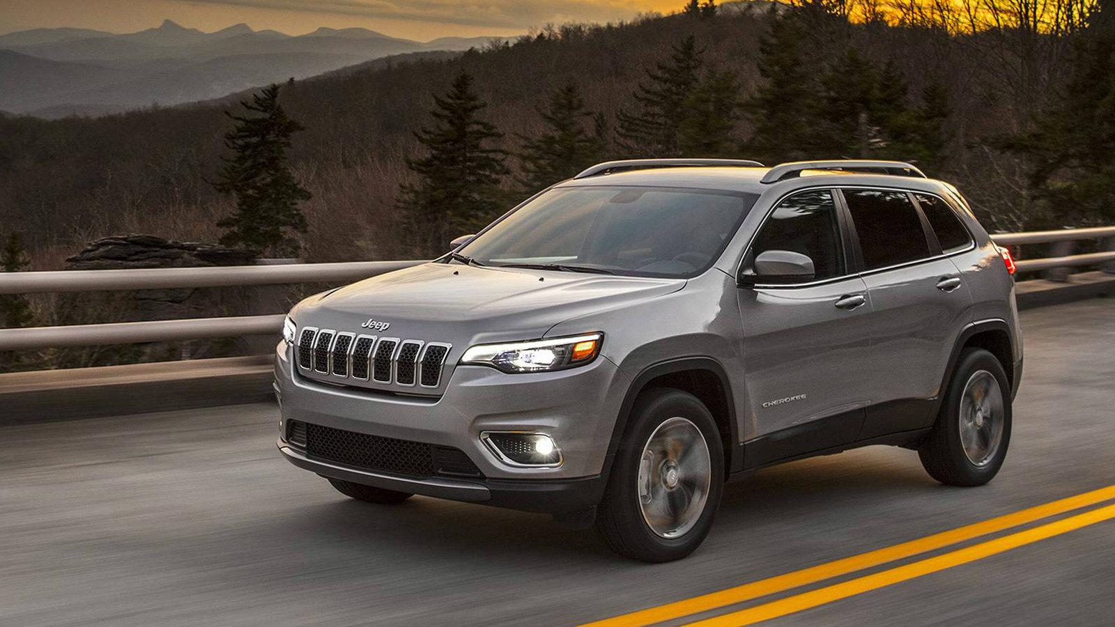 Η παλέτα των μηχανικών συνόλων αποτελείται από τα δύο μοτέρ 2,4 λτ. 180 ίππων και 3,2 λτ. 271 αλόγων που εξοπλίζουν και το απερχόμενο μοντέλο, με την 