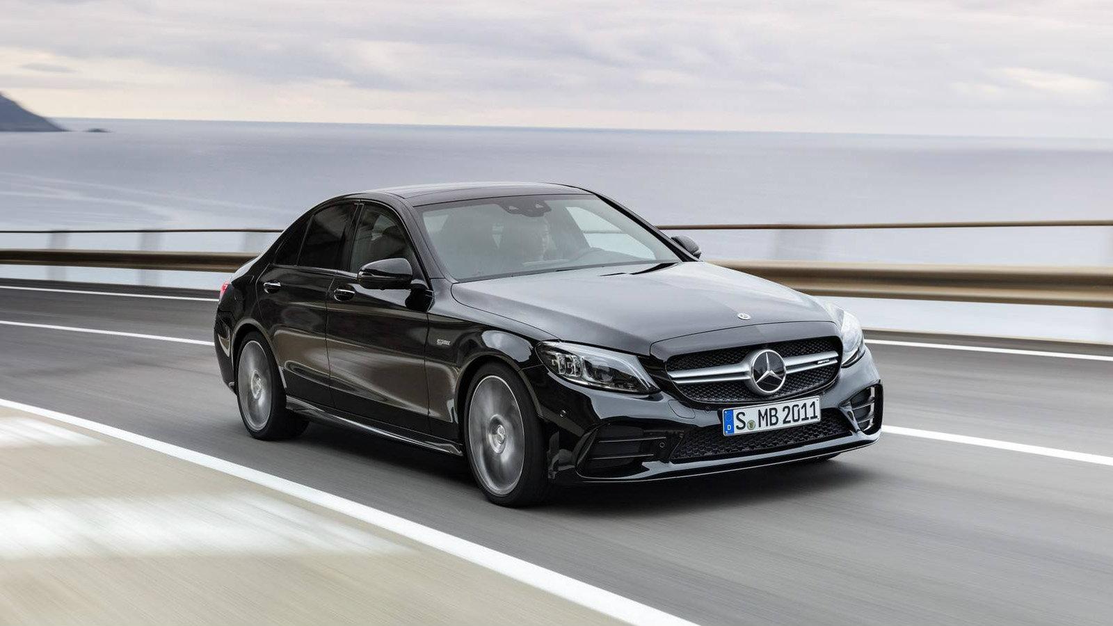 Η ισχύς πηγάζει από έναν αναβαθμισμένο biturbo V6 κινητήρα χωρητικότητας 3,0 λίτρων.