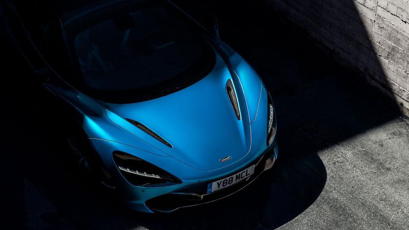 Η τιμή της 720S Spider αναμένεται να ξεπερνά τις 200.000 ευρώ.