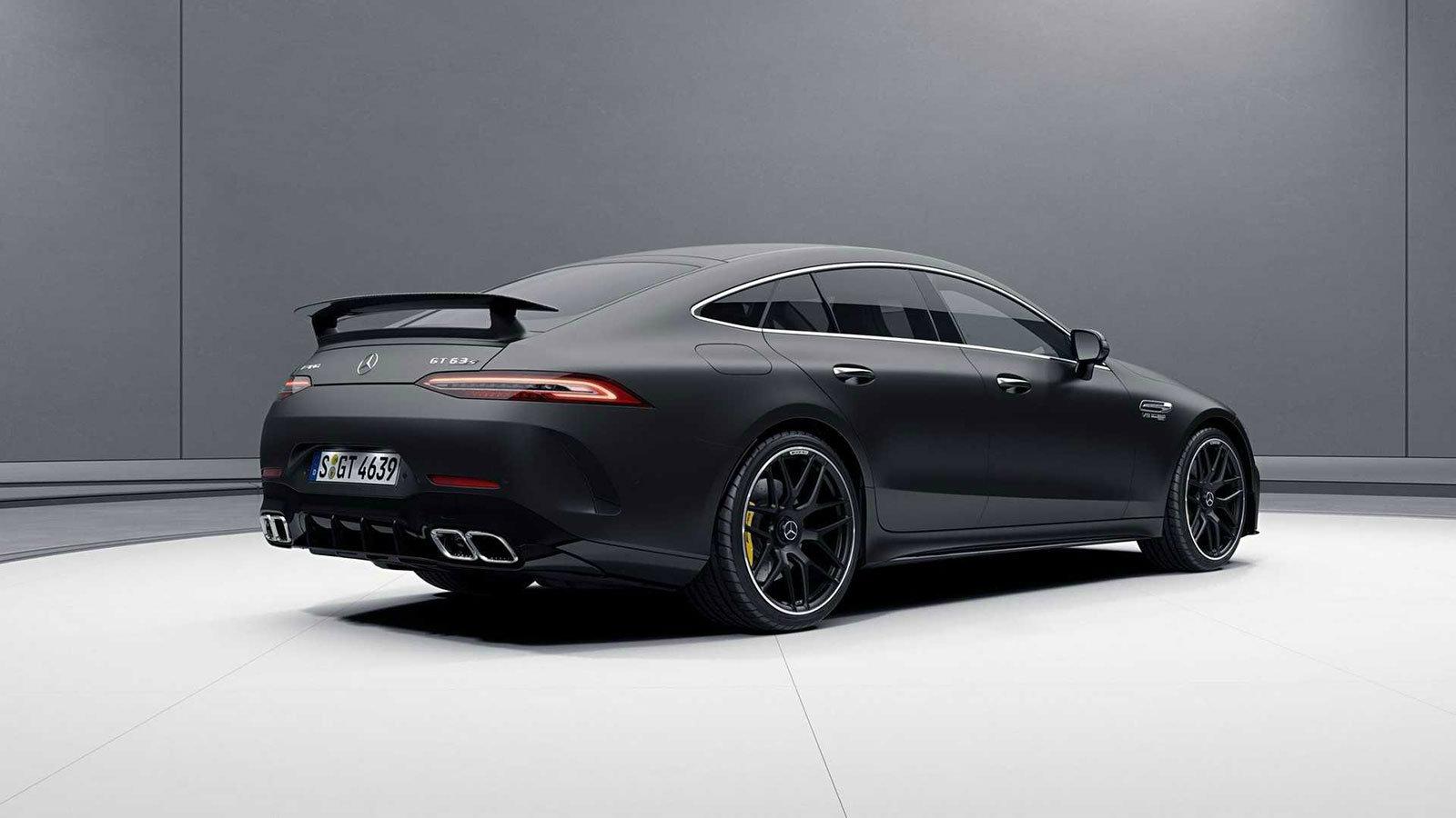 Ο νέος αεροδυναμικός διαχύτης αλλά και ο διαφορετικός προφυλακτήρας πίσω θα διατίθεται σε όλες τις εκδόσεις του εντυπωσιακού τετράθυρου coupe.