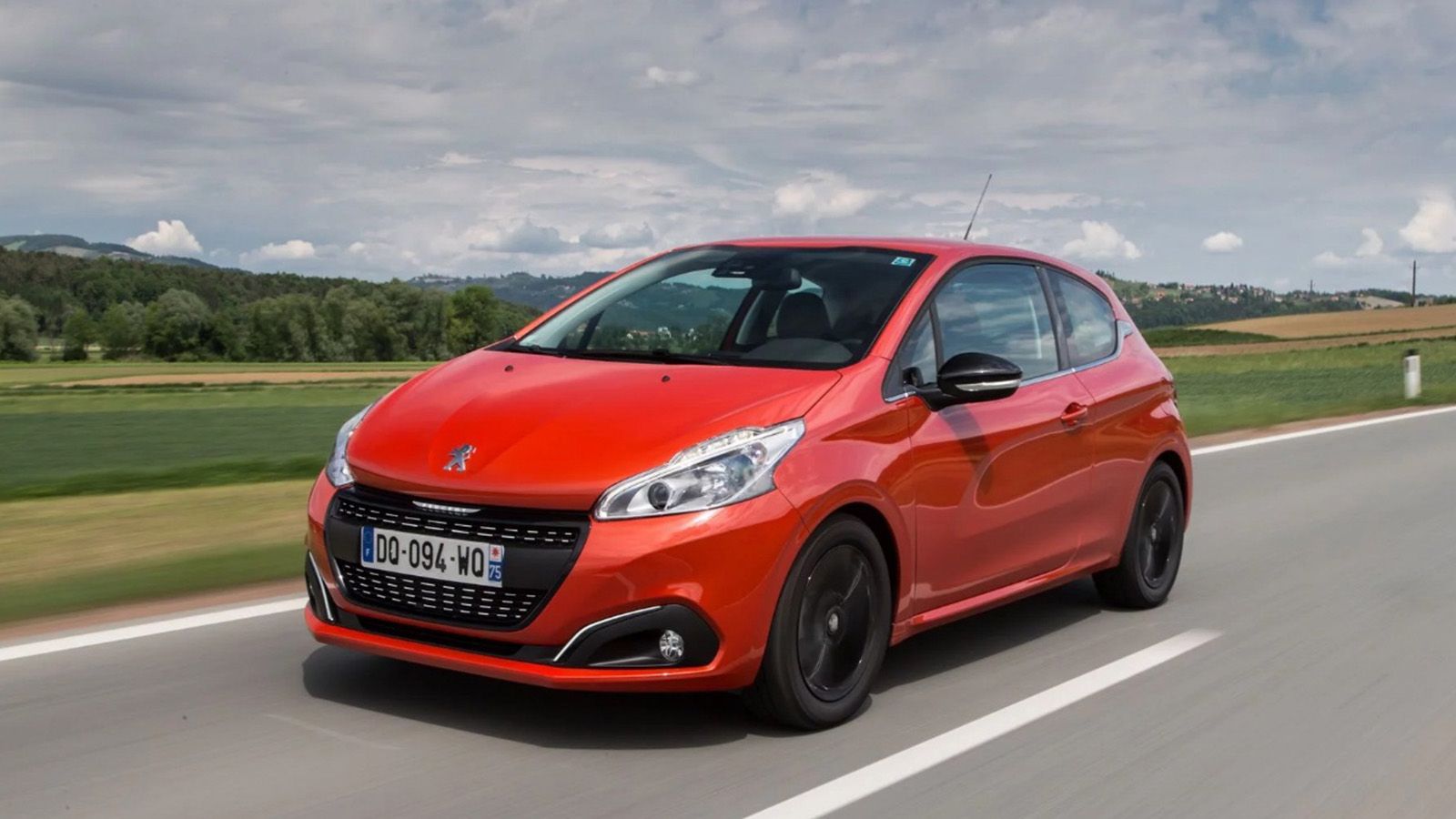Η 3θυρη έκδοση του Peugeot 208 είναι πολύ πιθανό να «κοπεί» από την μάρκα μέσα στις επόμενες εβδομάδες.
