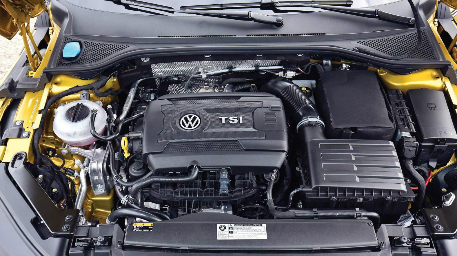 Arteon: Εγκάρσιος και τετρακύλινδρος: Ο κινητήρας του Arteon βγάζει 280 ίππους από 2 λίτρα. 
