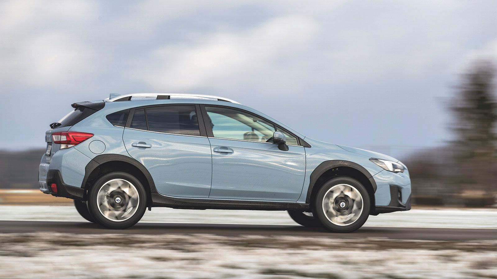 Με μήκος 4,47 μ και ύψος 1,62μ καταφέρνει να μοιάζει με συμπαγές SUV.