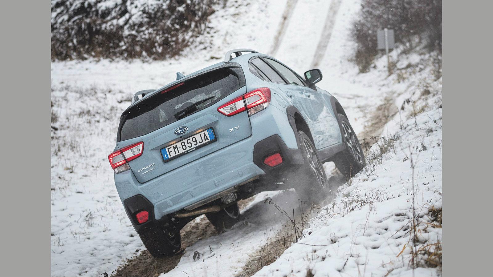 Χάρη στην μόνιμη τετρακίνηση και τα 220χλστ απόσταση από το έδαφος, κάνει παιχνιδάκι τα περάσματα από λάσπες και χιόνια.