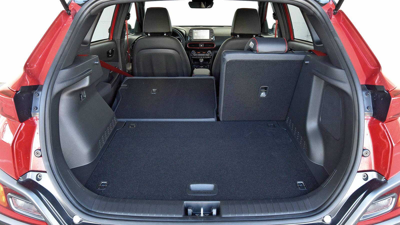 Χάρη στο ευμετάβλητο χώρο αποσκευών και την διαιρούμενη πλάτη των πίσω καθισμάτων μπορούν να μεταφερθούν ακόμα και ογκώδη αντικείμενα.