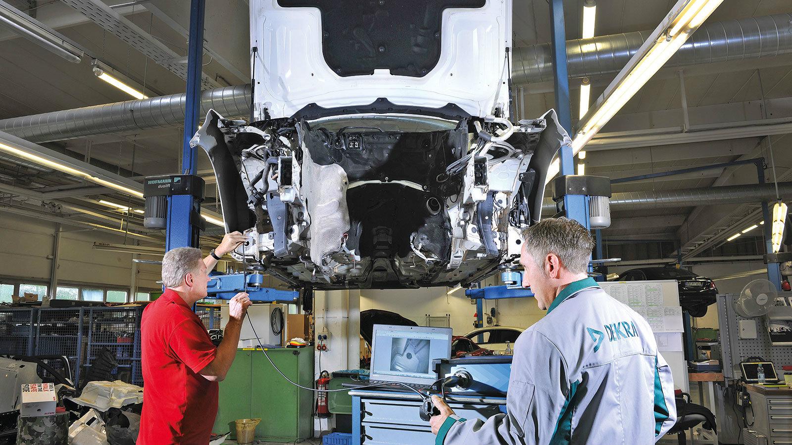 Για να ελεχθεί η διάβρωση ή σκουριά ζητήσαμε την βοήθεια των ειδικών της Dekra. Με τα υπερσύγχρονα ενδοσκόπια τους εξέτασαν κάθε χιλιοστό του αυτοκινή