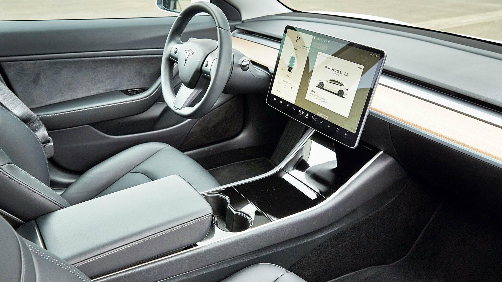 Μινιμαλ αισθητική με καλή ποιότητα  και λειτουργικό σύστημα multimedia.