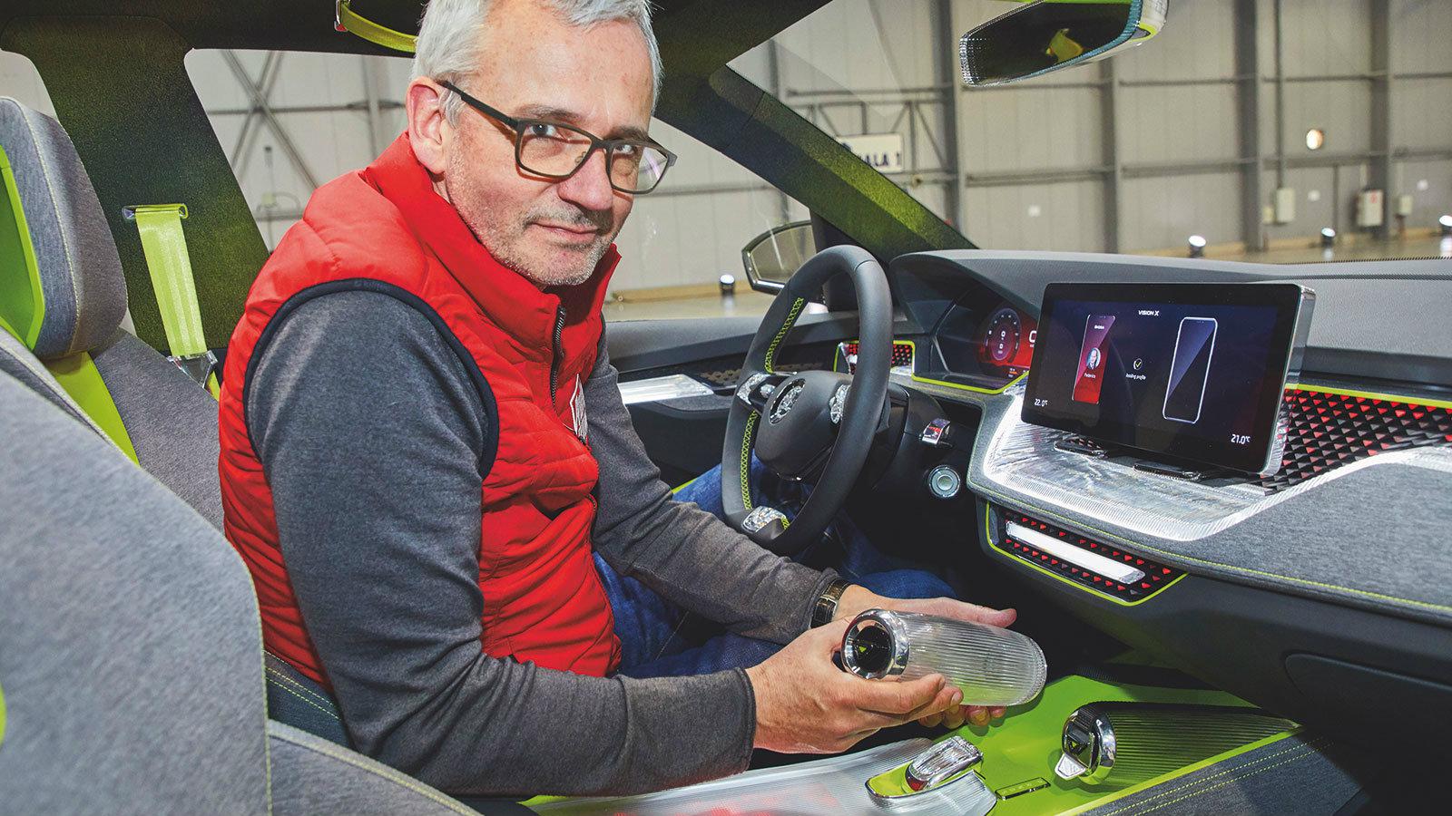 Το εσωτερικό έχει εντυπωσιακές λεπτομέρειες.