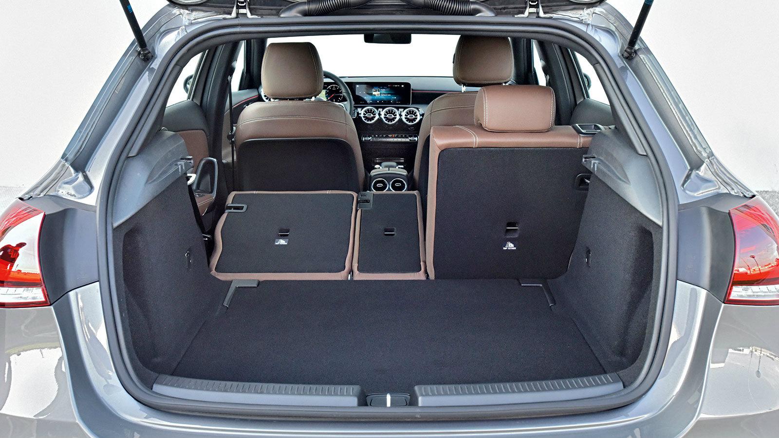 Ο χώρος αποσκευών χωράει πλέον 370 λίτρα.