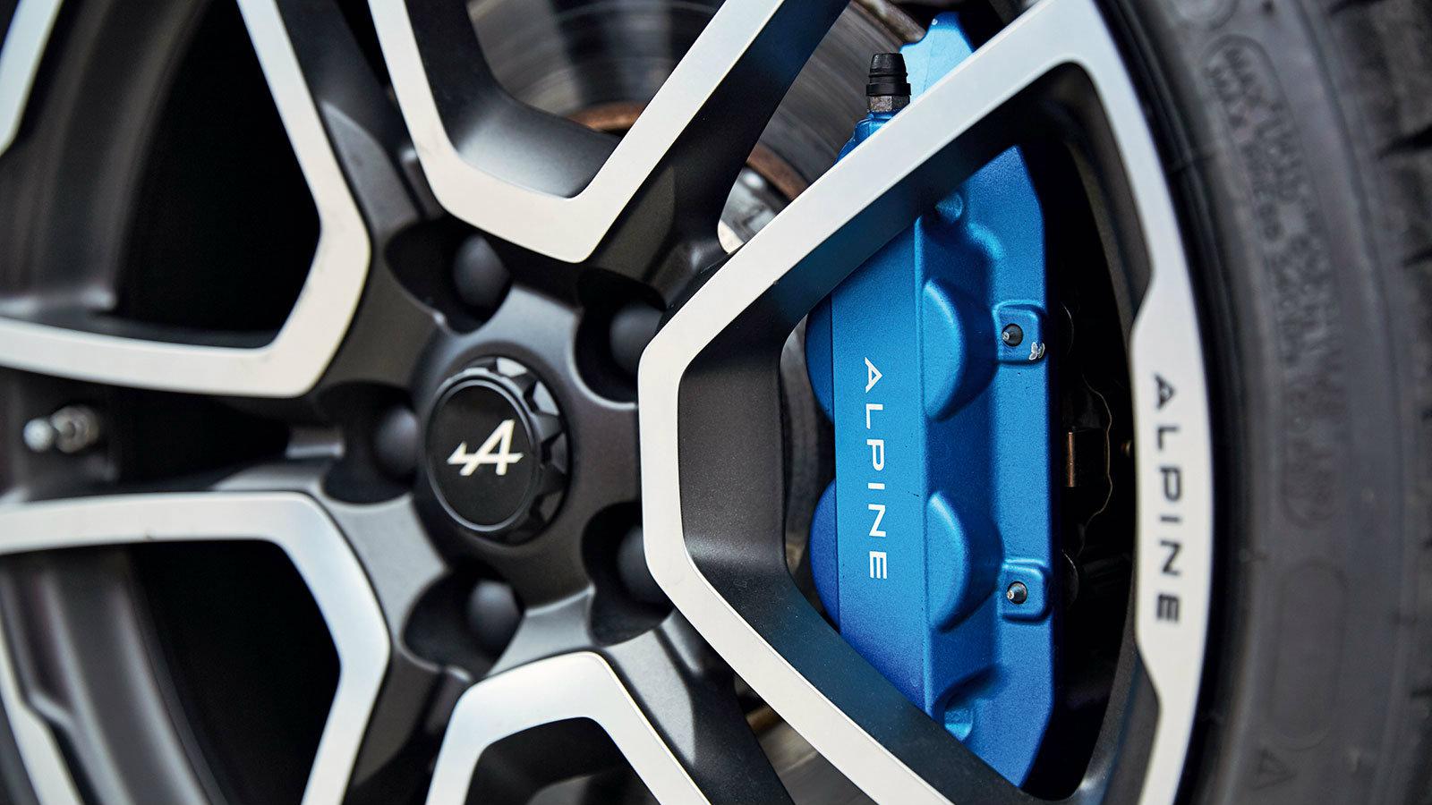 Όμορφες δαγκάνες με το λογότυπο Alpine.