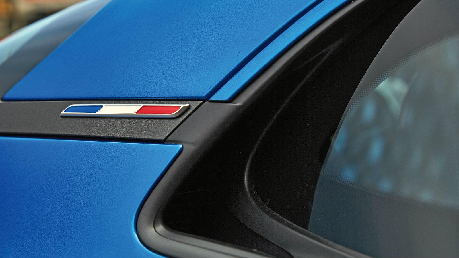 Εθνική περηφάνια! Στο πλαϊνό μέρος υπάρχει η σημαία της Γαλλίας.