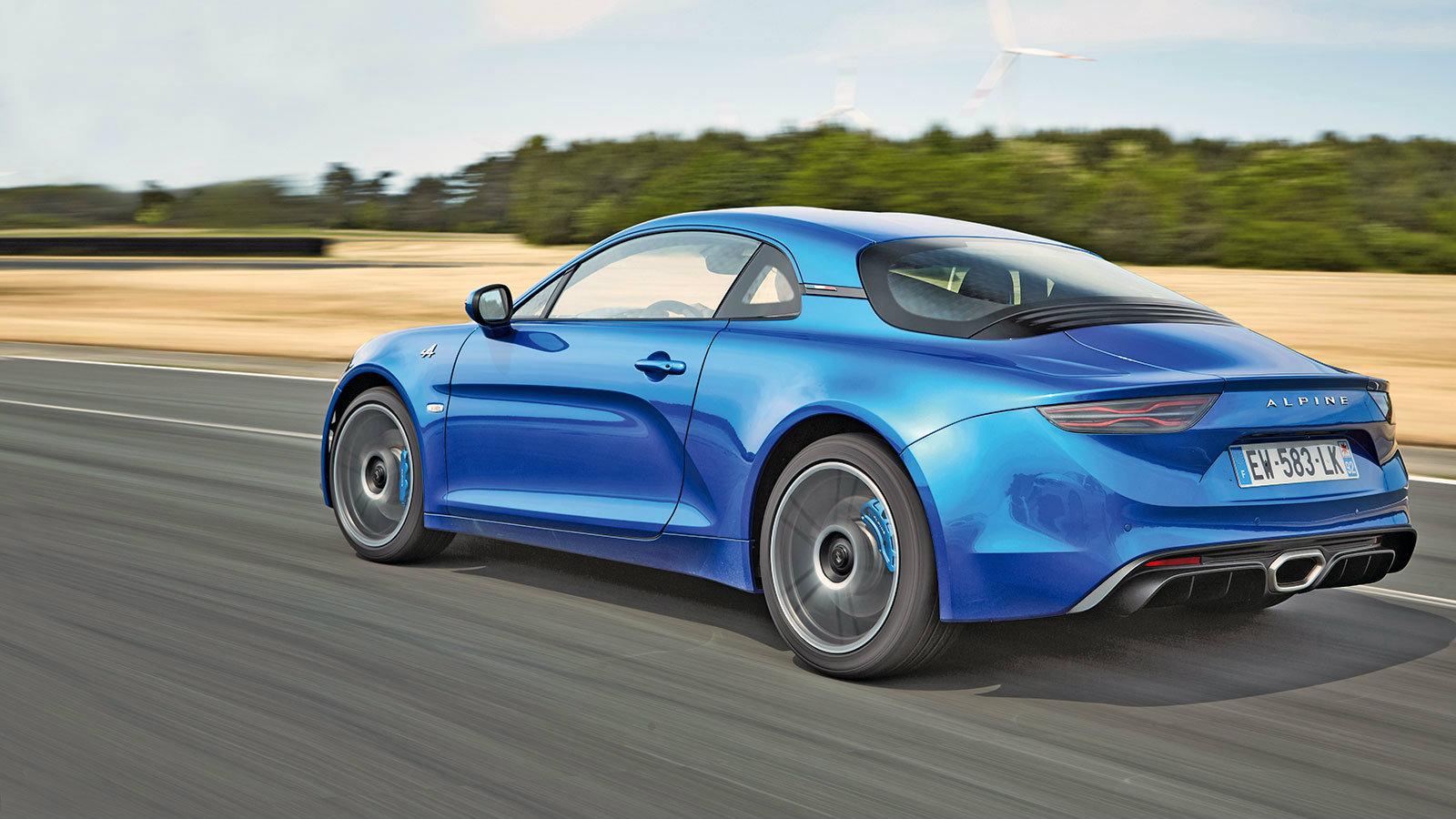 Χαράζει μοναδικές τροχιές με το πίσω μέρος.