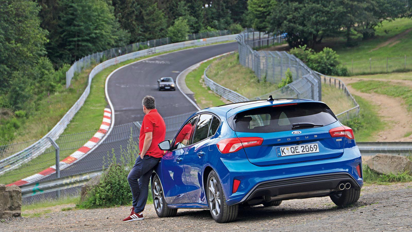 Το Focus με το στιβαρό αμάξωμα του και ειδικά στην έκδοση ST- Line είναι φτιαγμένο για στροφές σαν αυτές στην πίστα του Νίρμπουργκρινγκ, η οποία και α