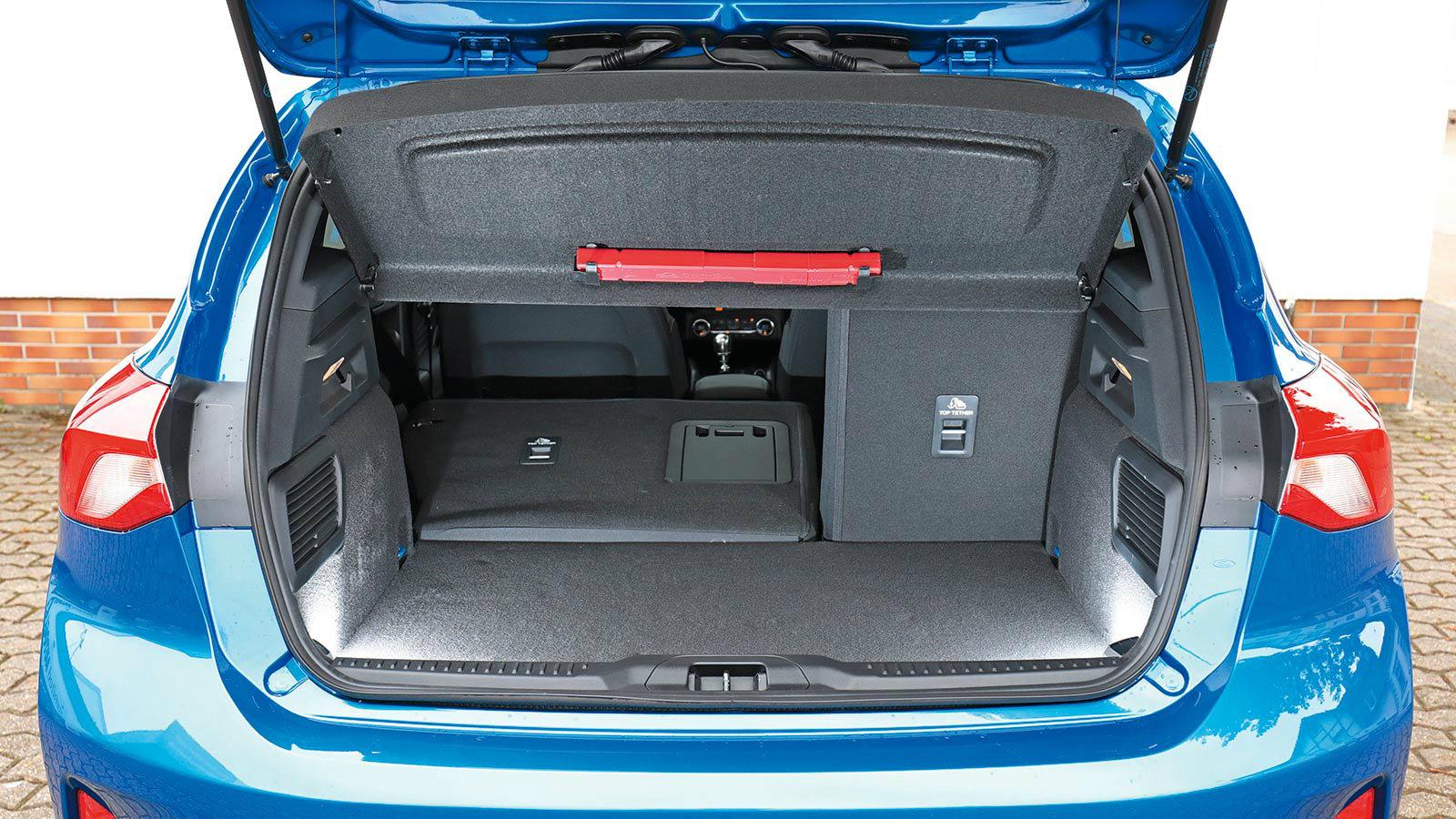 Ο χώρος αποσκευών του Focus είναι της τάξης των 341- 1354 λίτρων, τιμή μάλλον χαμηλή για την κατηγορία