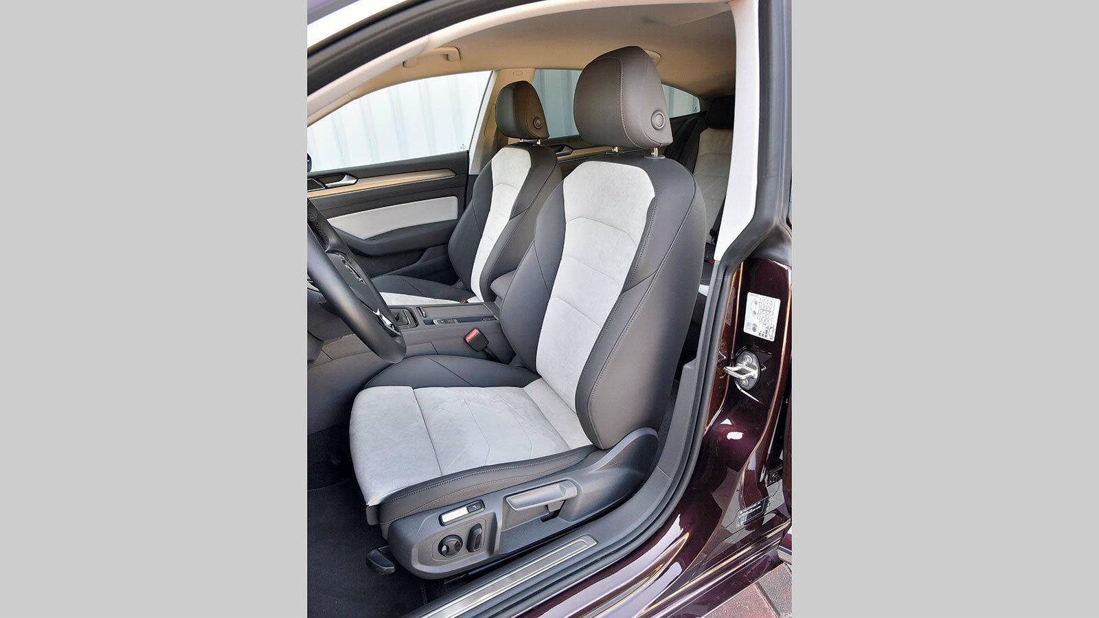 Παρατηρείστε τα πολλά κουμπιά ρύθμισης, που βοηθούν να βρείτε το ιδανικό σημείο για την πλάτη.