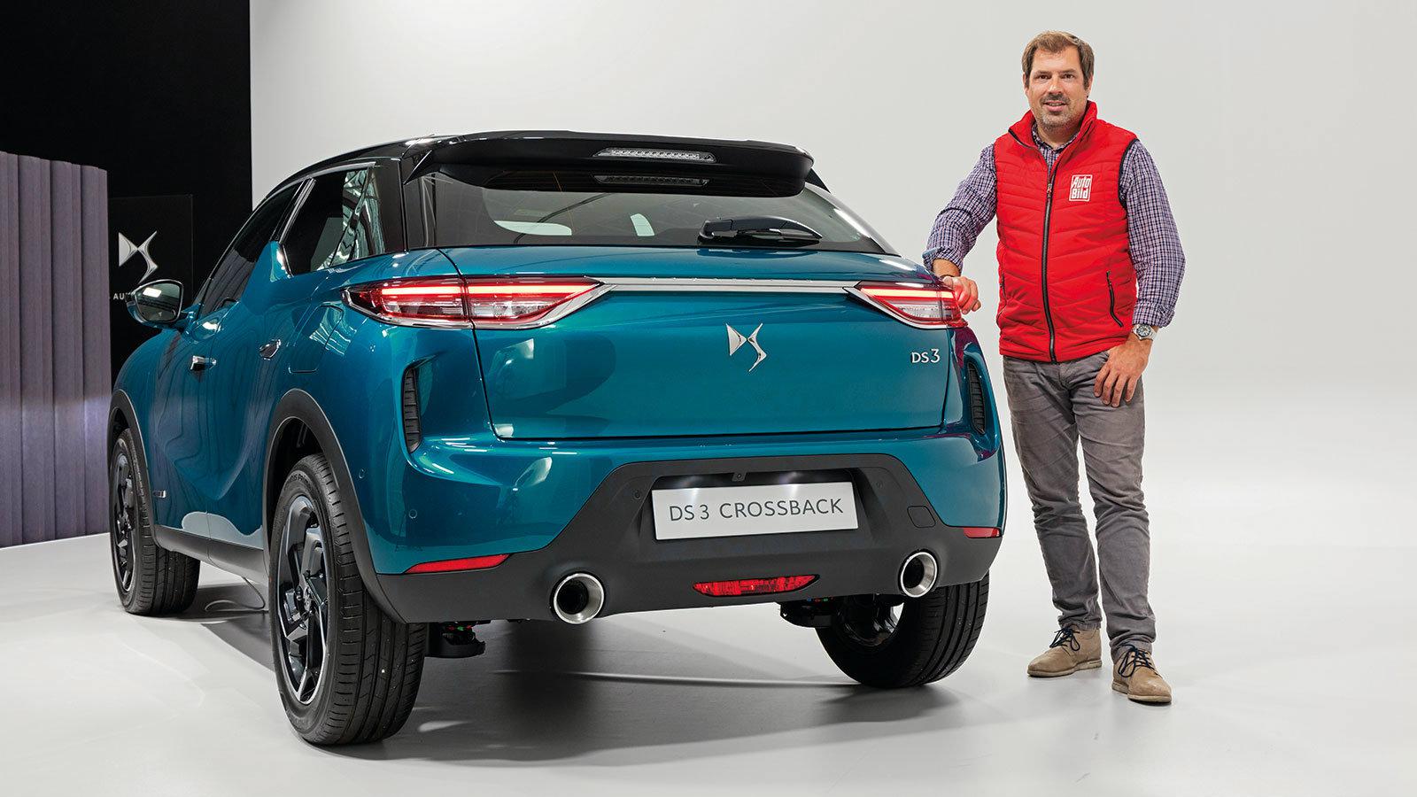 Στενά πίσω φώτα και χρωμιωμένες εξατμίσεις. Η ηλεκτρονική έκδοση έχει τροποποιημένη πίσω ποδιά.