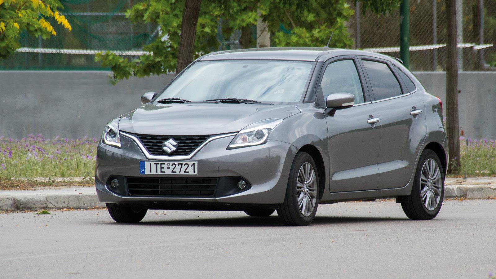 Διαθέτει τα δικά του φωτιστικά σώματα με το λογότυπο να κερδίζει τα βλέμματα.