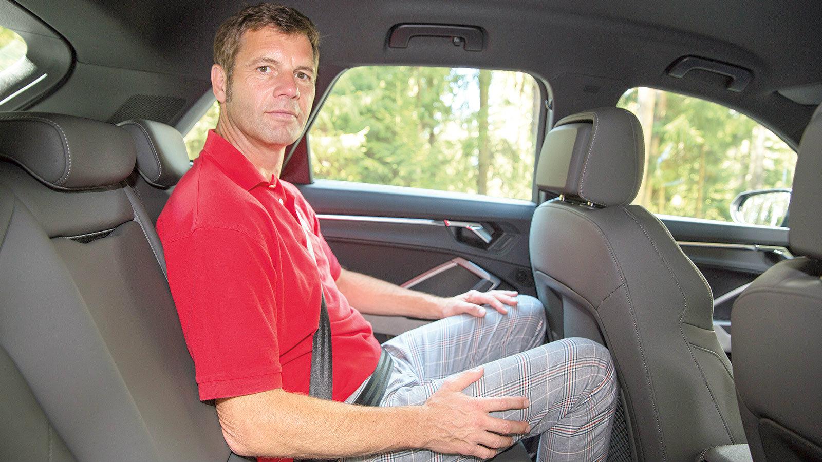 Υπάρχει αρκετός χώρος μπροστά και πάνω, οι πόρτες θα μπορούσαν να είναι μεγαλύτερες.