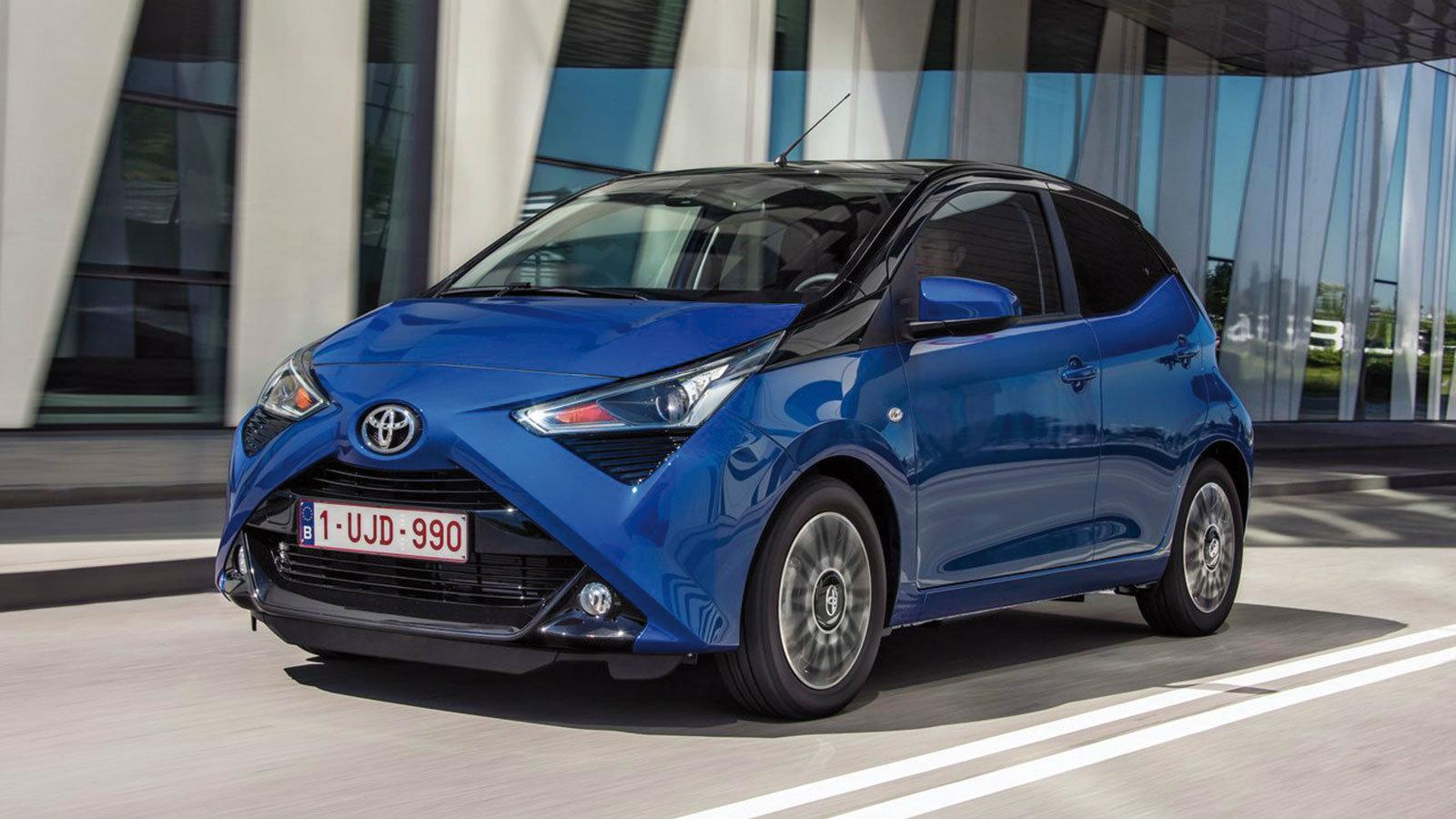 Νέος προφυλακτήρας και φωτιστικά σώματα αγκαλιάζουν την χαρακτηριστική «Χ» μάσκα.