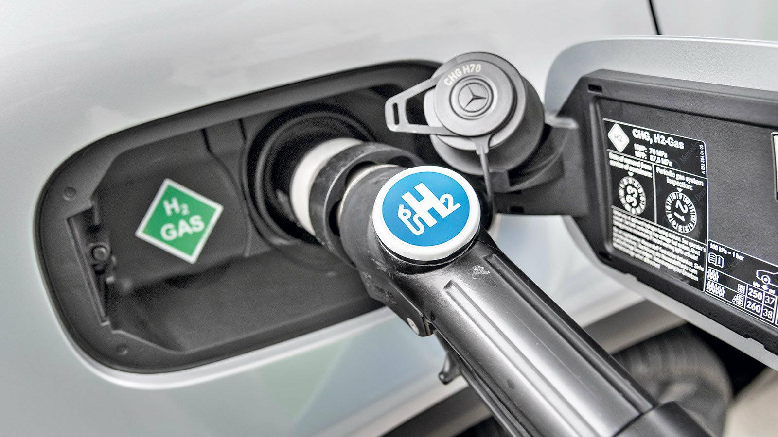 Το ρεζερβουάρ υδρογόνου χωράει 4,4 κιλά. Χάρη στην πίεση των 700 bar ο ανεφοδιασμός πραγματοποιείται σε 3 λεπτά. Η φόρτιση της μπαταρίας διαρκεί περίπ