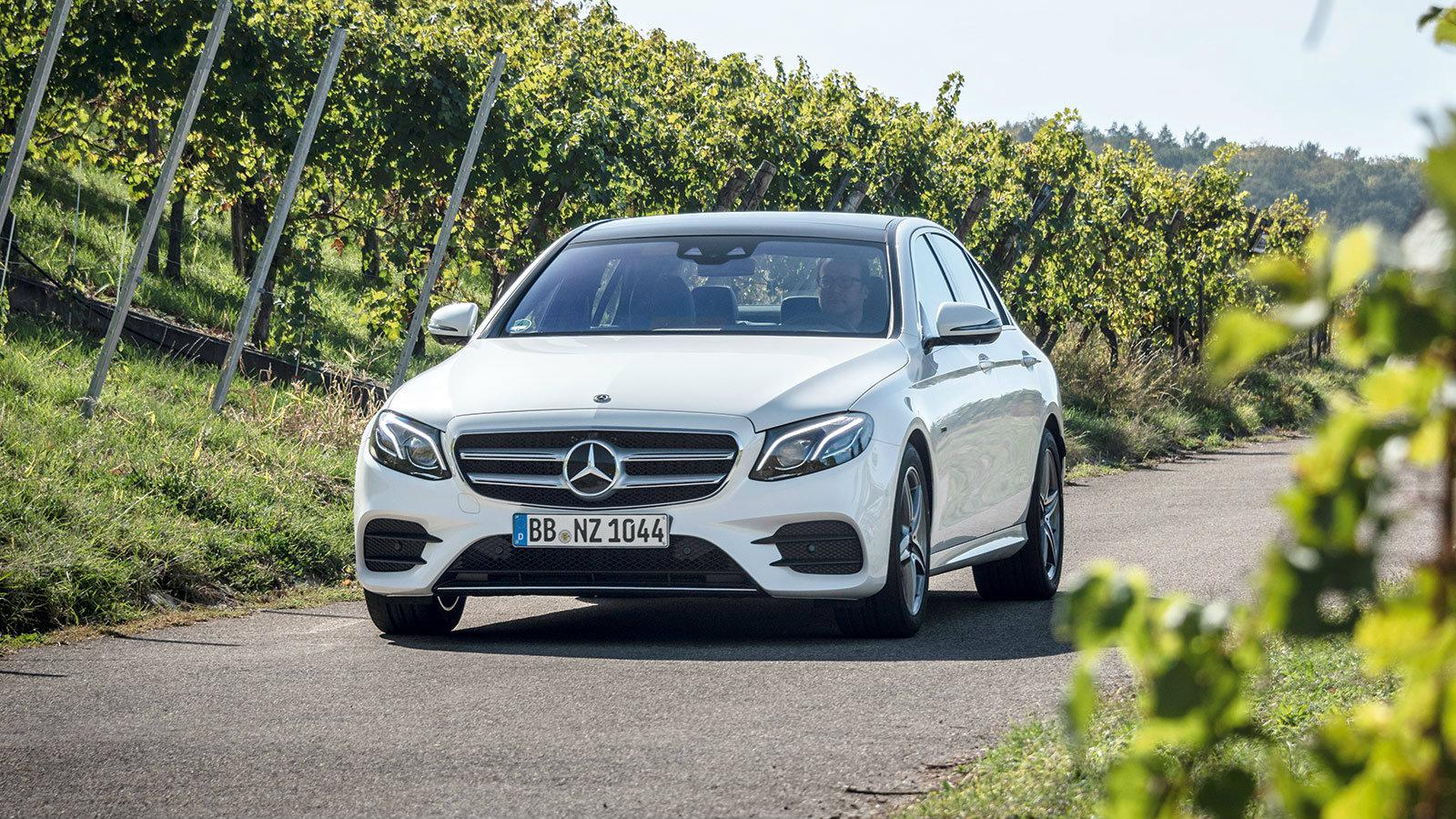 Ε300 de  
Η E300 de μπορεί να διανύσει 54 χλμ. στην πόλη μόνο με τον ηλεκτροκινητήρα.