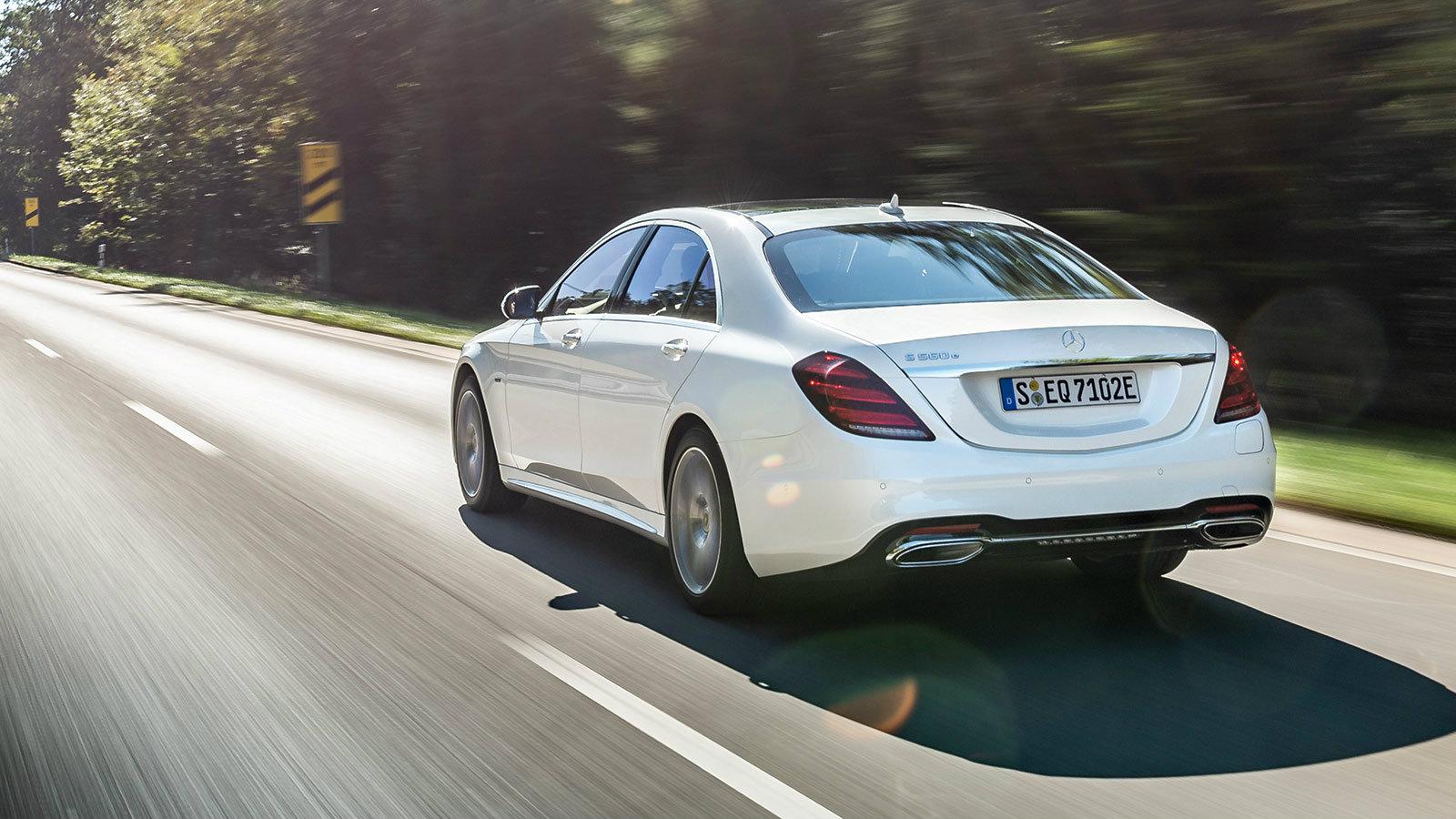 S56O e  
Παρά την ισχύ των 475 ίππων, στη ναυαρχίδα της Mercedes αρκούν 2,5 λίτρα καυσίμου για 100 χλμ. διαδρομής, με πλήρως φορτισμένη μπαταρία εννο