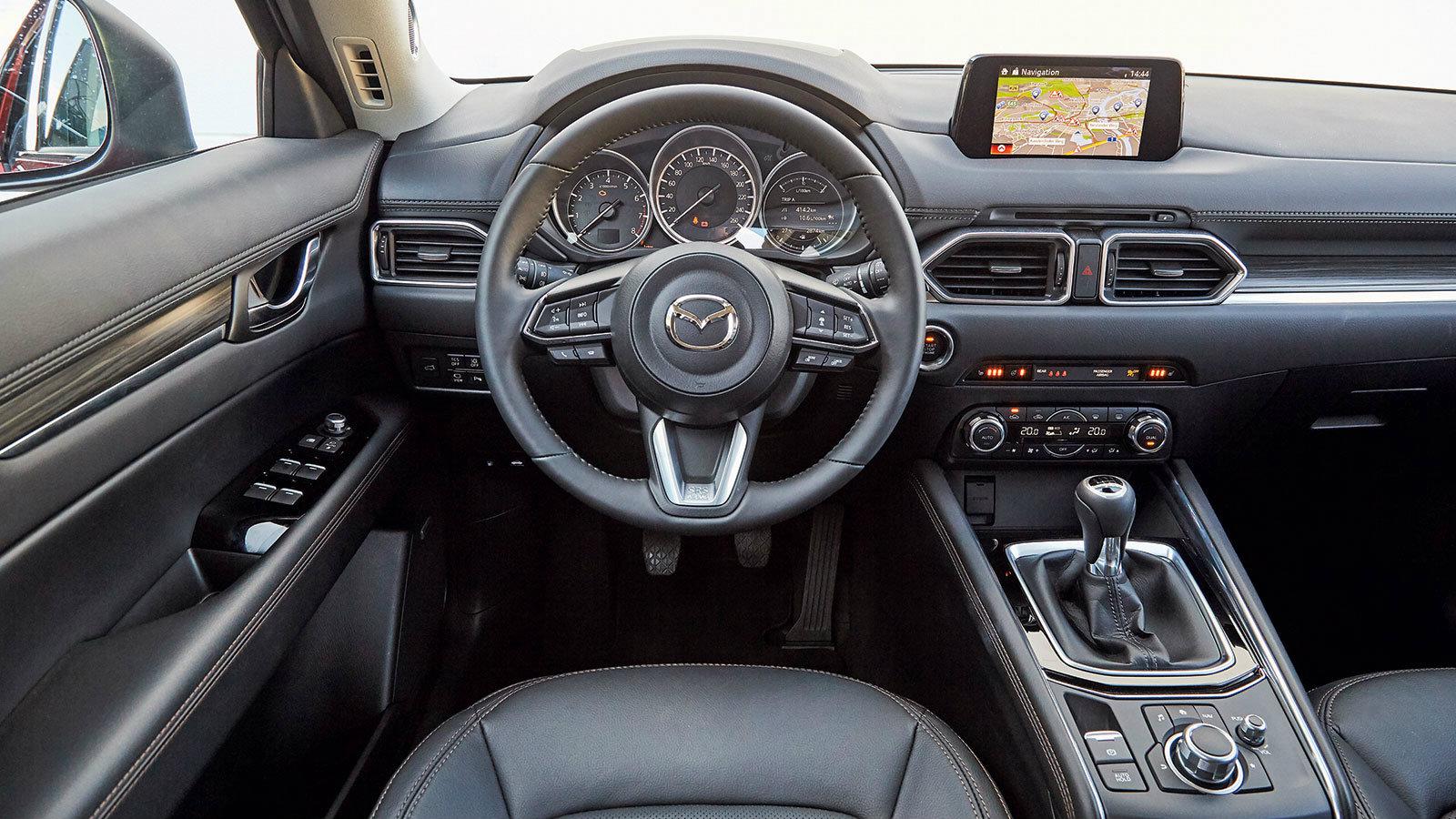 Η MAZDA ΒΑΣΙΖΕΤΑΙ ΣΤΗΝ ΜΕΓΑΛΥΤΕΡΗ ΣΑΦΗΝΕΙΑ
Όργανα με βάθος, πλοήγηση μέσω περιστροφικού πλήκτρου.