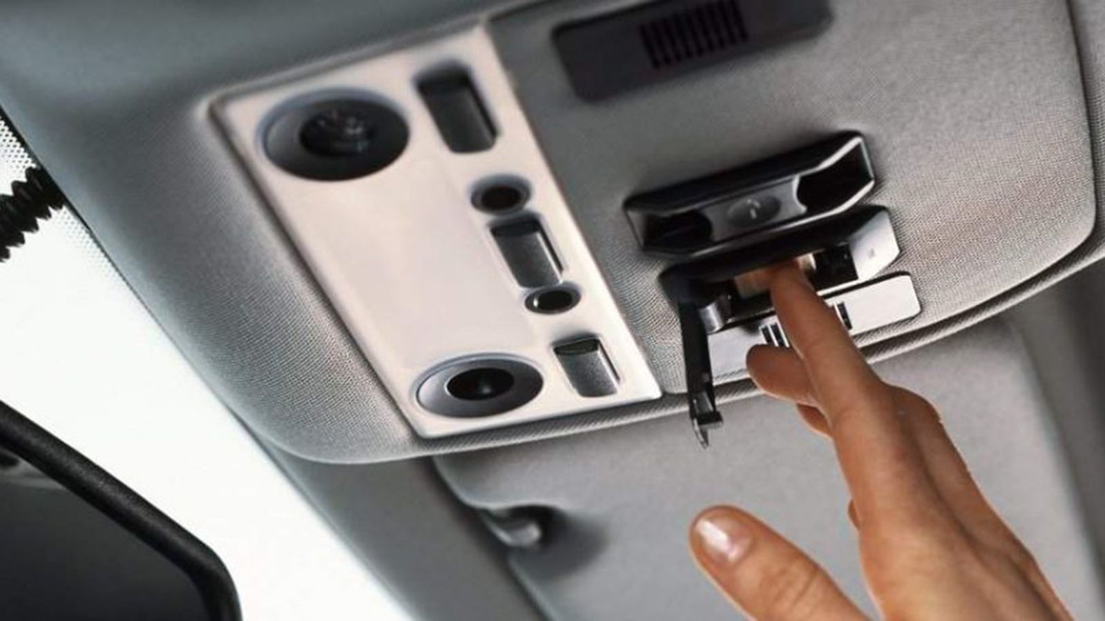 Όλα τα νέα αυτοκίνητα θα πρέπει να δίνουν την δυνατότητα στον οδηγό να καλεί τις υπηρεσίες έκτακτης ανάγκης σε περίπτωση ατυχήματος.