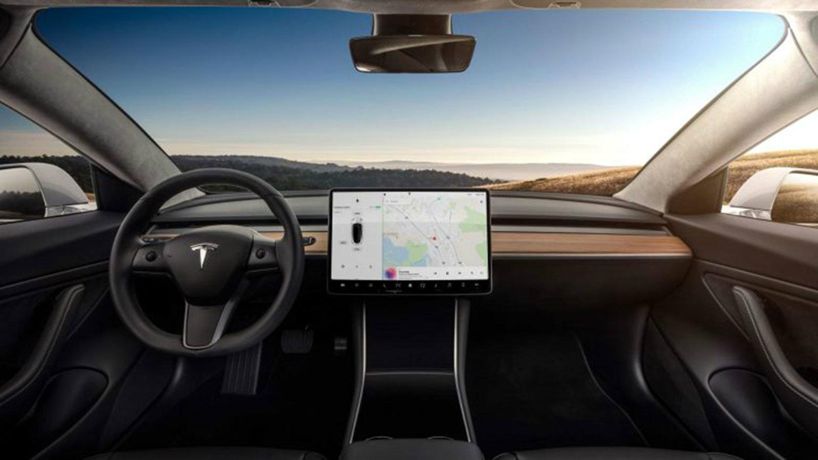 Νέα χαρακτηριστικά προσφέρει στα Model 3, Model S, and Model X η Tesla, μέσω του αναβαθμισμένου λογισμικού της το οποίο προσφέρει ως ενημέρωση του ήδη
