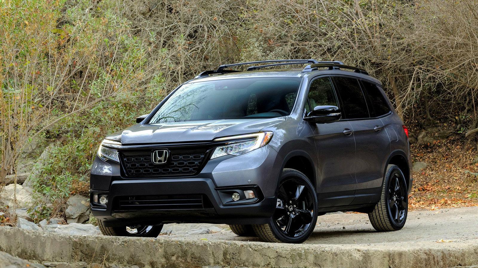 Κάτω από το καπό, το μοτέρ που δίνει ισχύ στο SUV είναι ένας V6 κινητήρας 3,5 λίτρων.